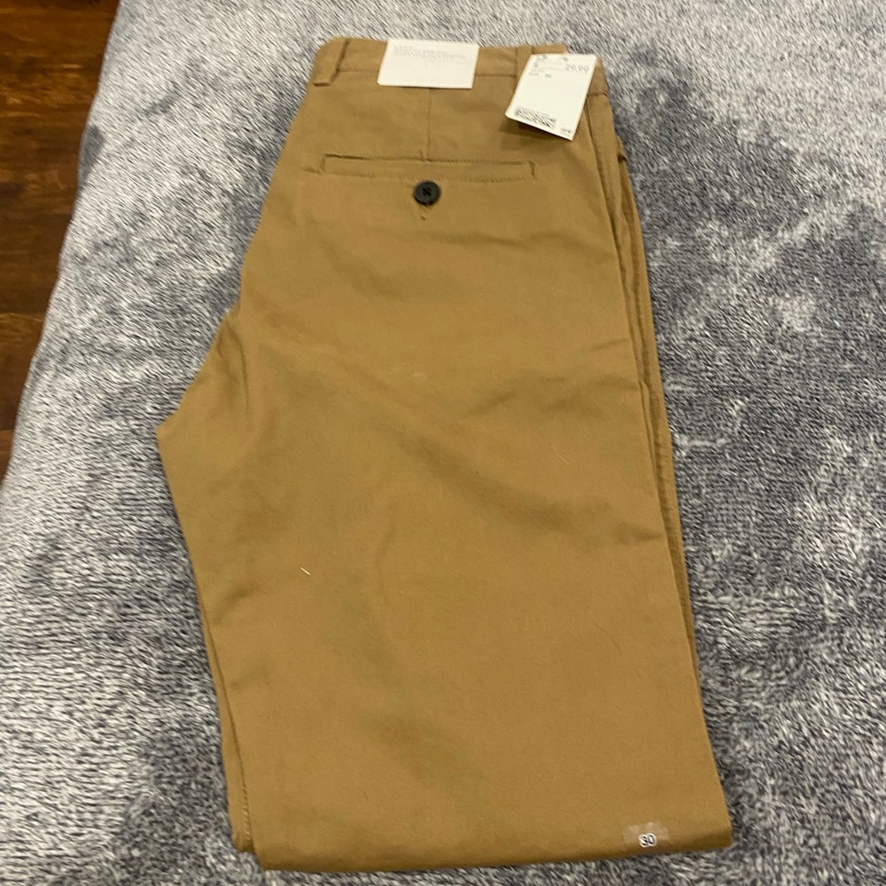 H&M. Skinny Chino. Size 30. Never been worn w/tags.